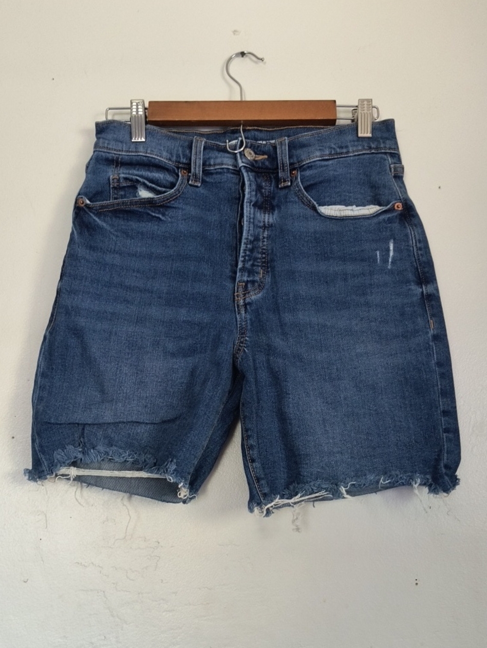 Old Navy Ski Hi Med Wash Distressed Denim Jean Bermuda Shorts 6" Sz 8 Women